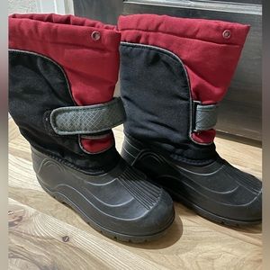 Youth Snow boots size 3